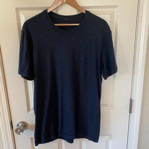 Lululemon Men’s Dark Blue Short Sleeve T (Large)